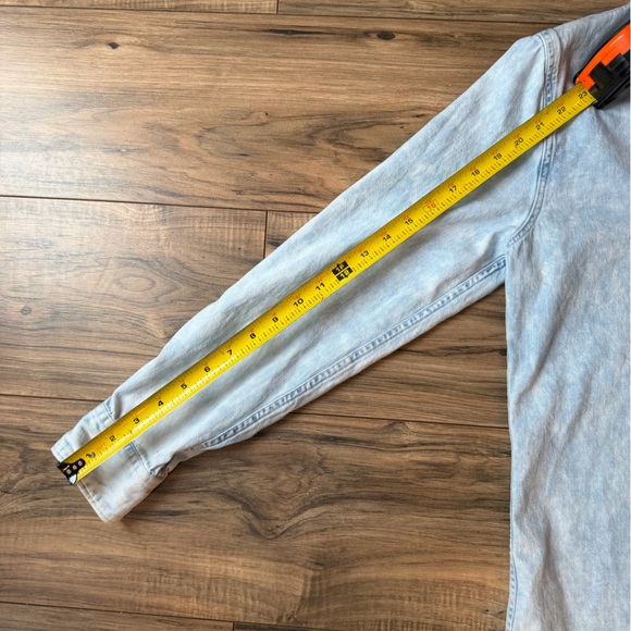 Abercrombie & Fitch Light Wash Blue Button-Down Shirt - Men’s size small - Picture 7 of 7